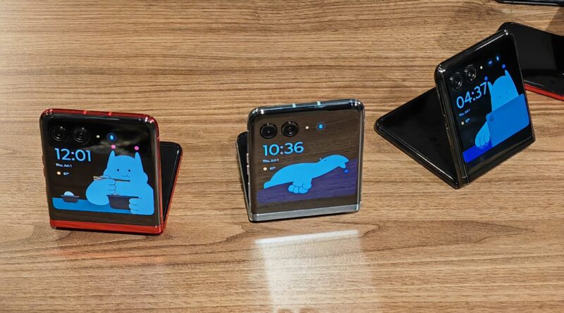 "Motorola Razr Plus review" "Flip phone innovation" "Foldable smartphone" "Motorola Razr Plus features" "Premium mobile review"